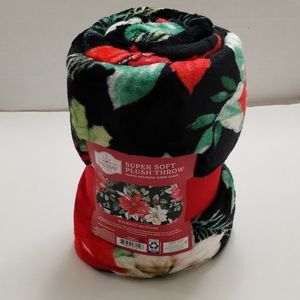Super Soft Plush Throw Poinsettia  nwot